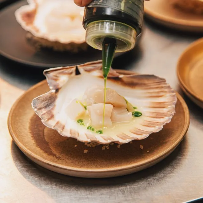 Saint-Jacques servie dans sa coquille chez OBBO
